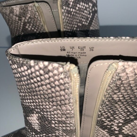 Carlos by Carlos Santana Snakeskin ‘LYDIA’ Booties - Picture 5 of 11